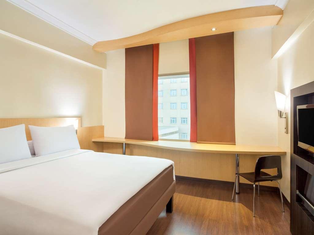 Tamarin Hotel Jakarta Manage By Vib Hospitality Management Room photo
